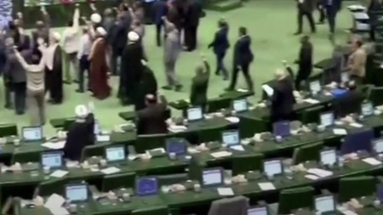 En el Parlamento iraní corearon consignas de “¡Muerte a Estados Unidos!”
