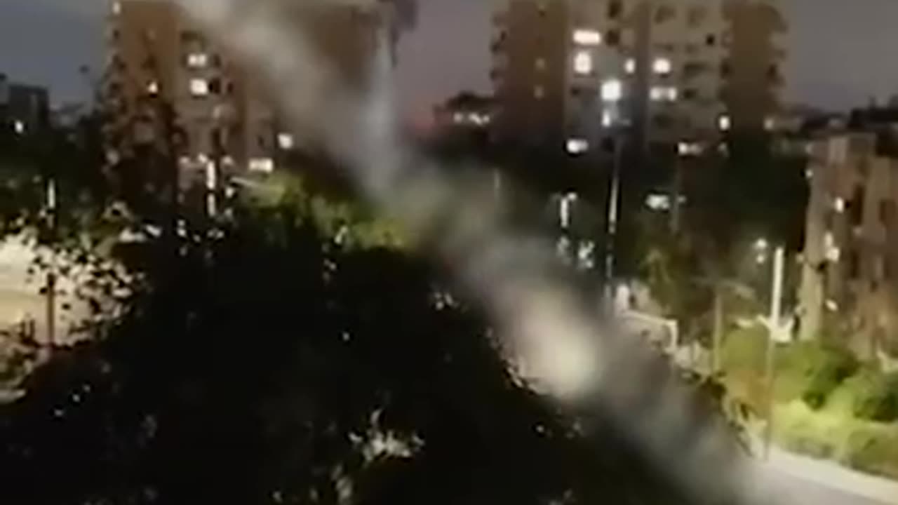 Fire errupts following Irans strike on Tel Aviv - Middle East Eye