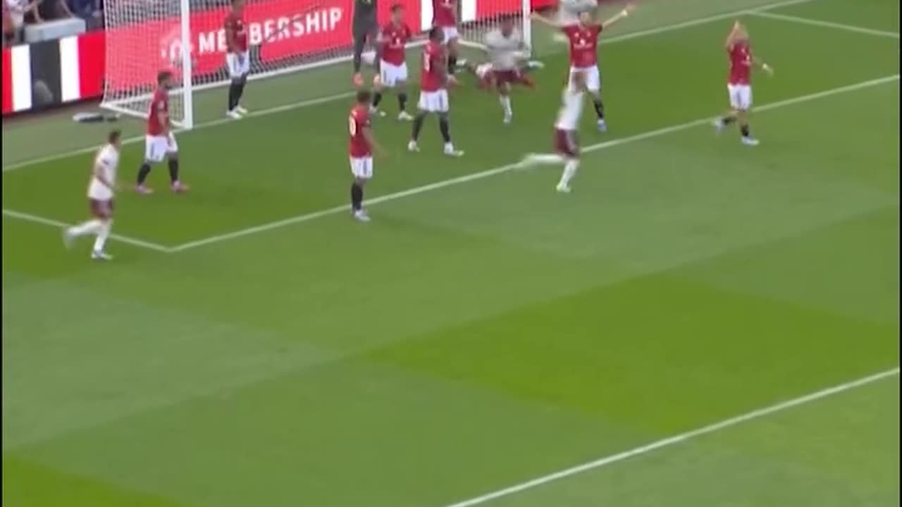 Video Highlight - Arsenal defeats Manchester United 1-0 at Old Trafford in the first week of the EPL