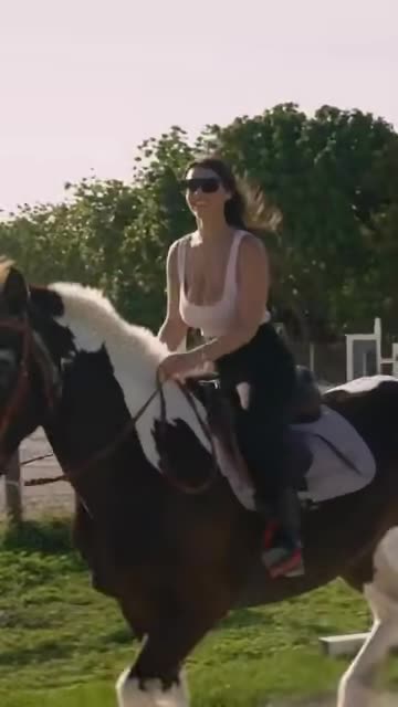 𝑹𝒆𝒍𝒂𝒙𝒊𝒏𝒈 𝑴𝒐𝒎𝒆𝒏𝒕