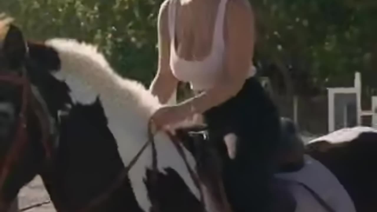 𝑹𝒆𝒍𝒂𝒙𝒊𝒏𝒈 𝑴𝒐𝒎𝒆𝒏𝒕