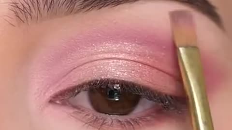 Must Watch: Simple Pink Eyeshadow Look