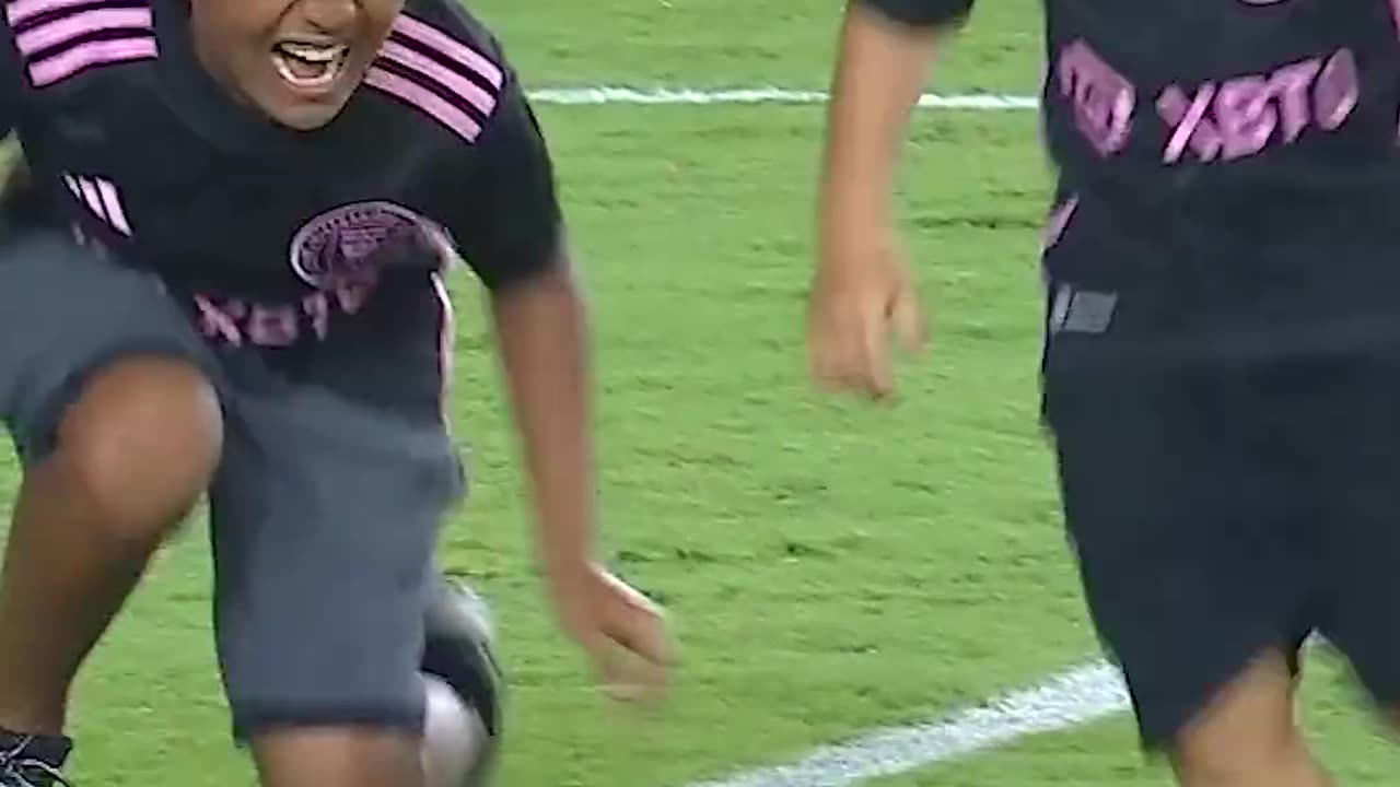 Ciro showing that physicality 😂