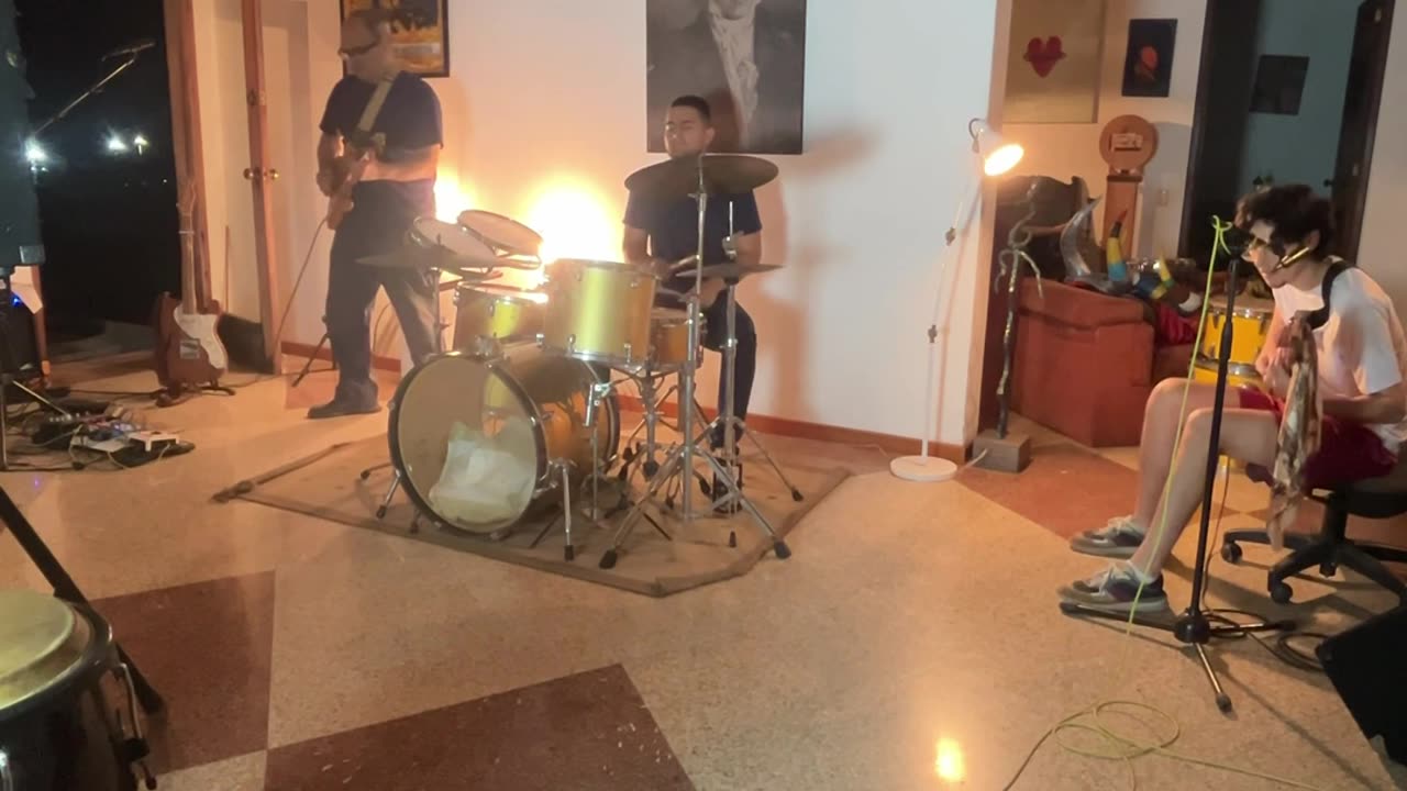 “El Roxy” original instrumental song by AcÀ.