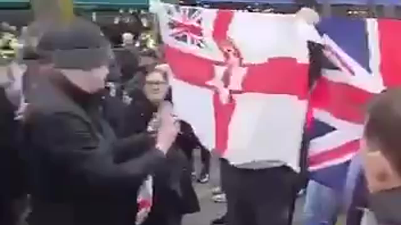 Gli irlandesi uniscono le forze contro l'immigrazione di massa