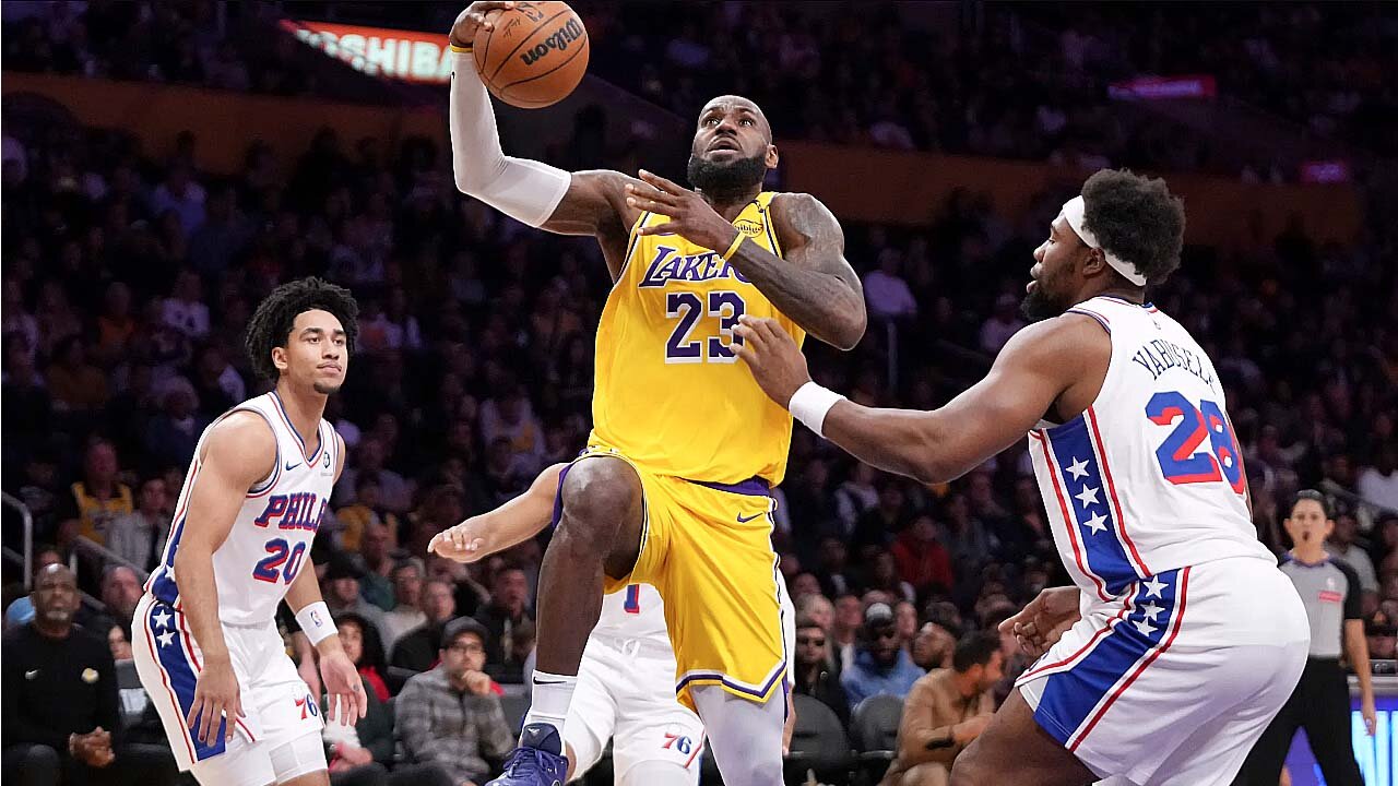 Lakers fall to Wolves in Game 3 despite huge LeBron performance