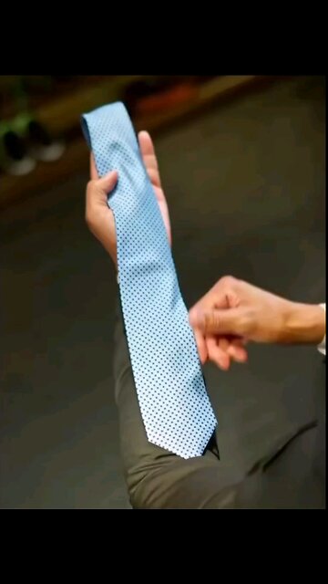 How to Tie a Necktie in 10 Seconds