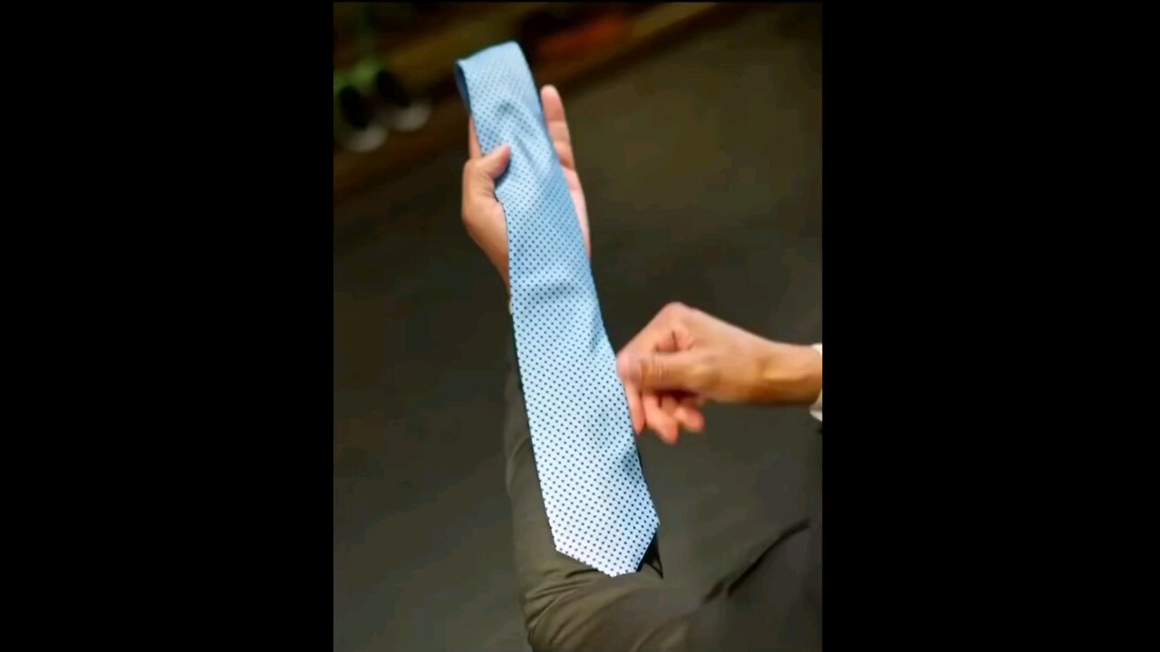 How to Tie a Necktie in 10 Seconds