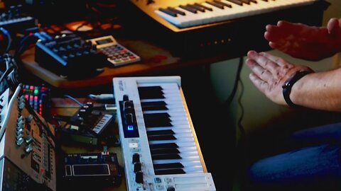 - Please Yerself - A Live Electro Jam -