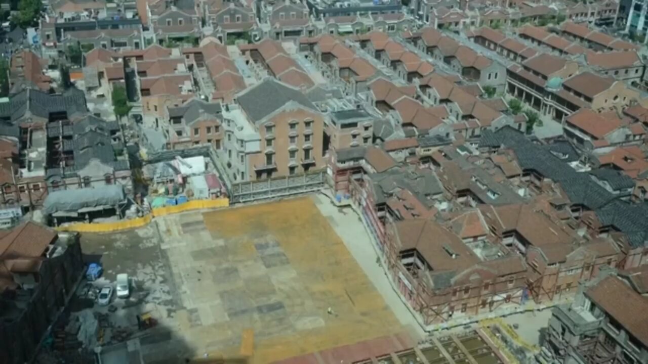 Hundreds of robots move Shanghai city block