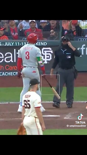 Phil Cuzzi's inconsistent strike zone. Philadelphia Phillies vs San Francisco Giants