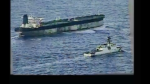 🇺🇸 🏴‍☠️ The USCGC Munro accompanying the Russian tanker Marinera