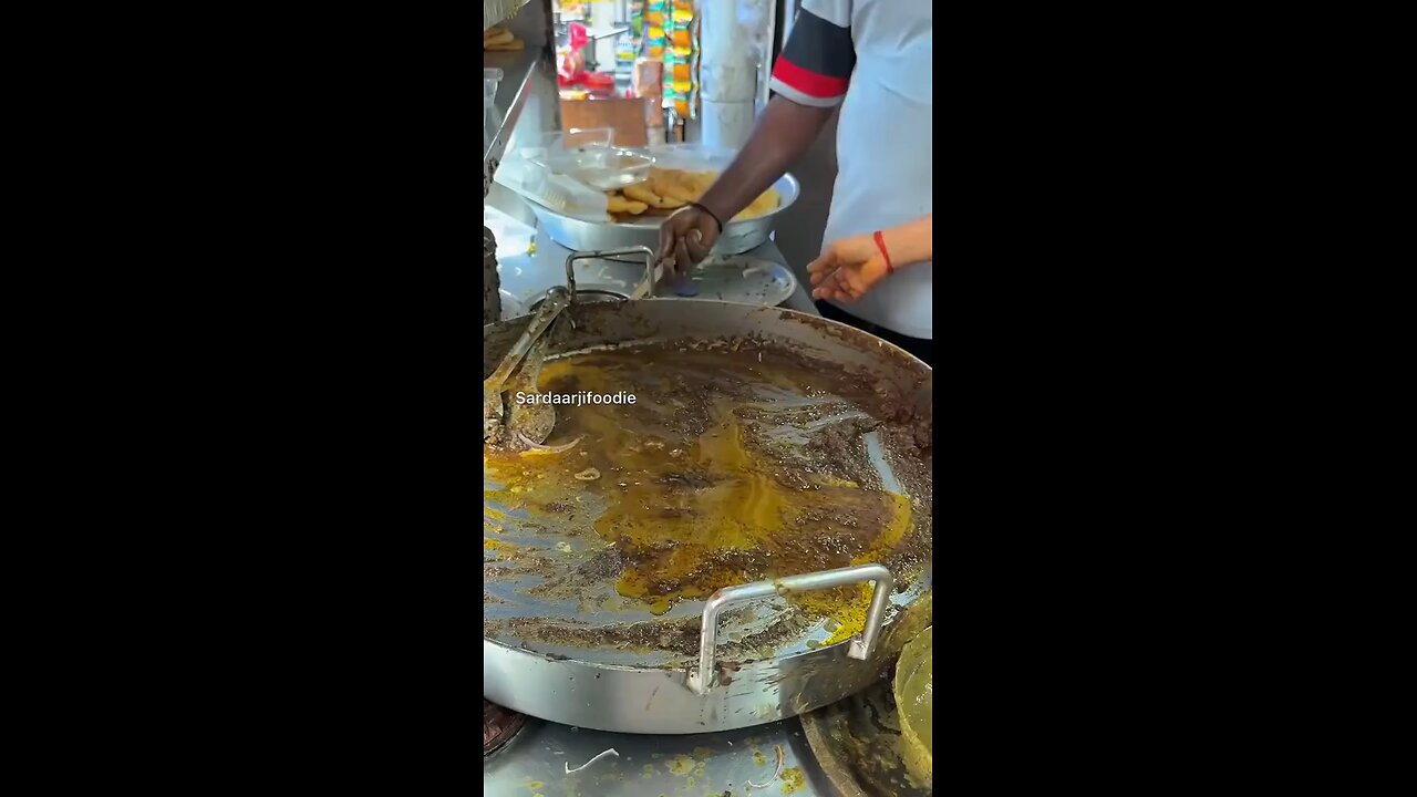 Radhey Sham’s famous chole bhature 🤤 #india #indianstreetfood #indianfood #japd