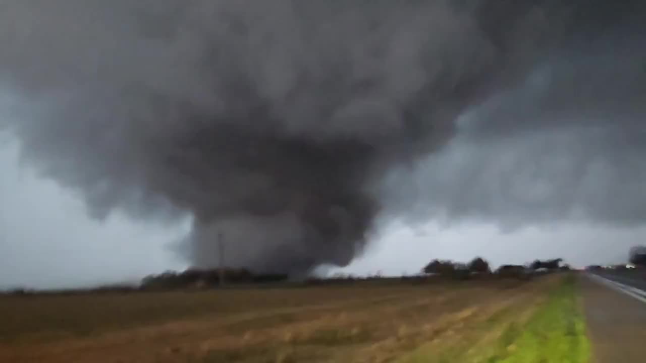 Video from @BrandonCopicWx of the large tornado near Lake City, Arkansas earlier.