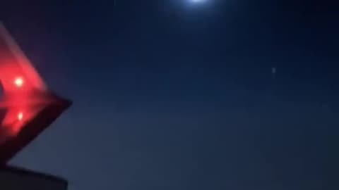 UAP Reporting Center - Supposed leaked Footage of a TR3B looking craft. This has to be AI r...