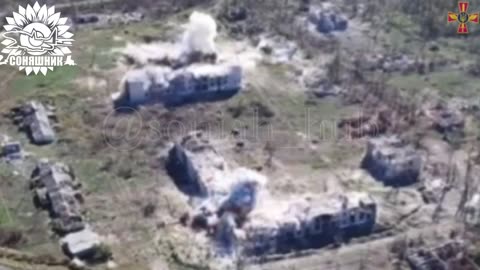 ✈️💣 A selection of accurate footage of the bombing of positions, headquarters