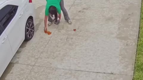 🤣🍗 Gravity vs. Fried Chicken: Hilarious Food Fail! | FunFM