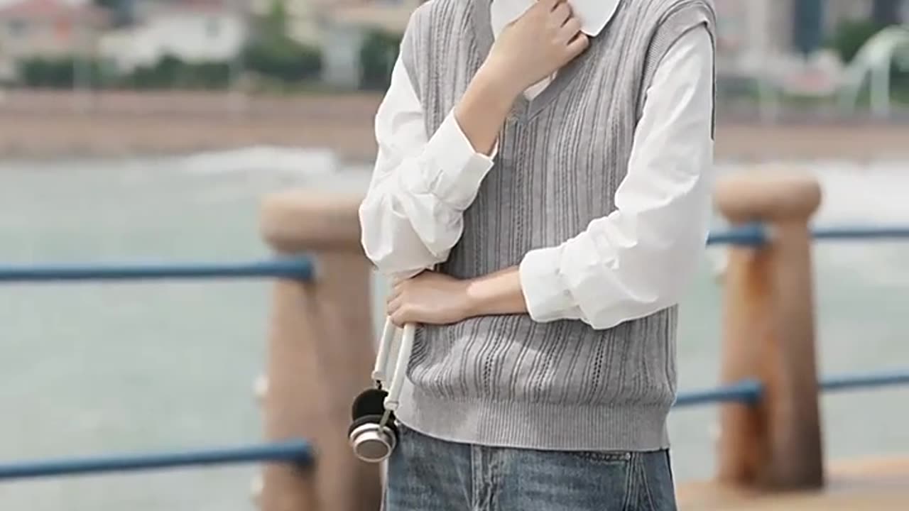 Elegant Women's Stylish Sleeveless Sweater with a Polished Design