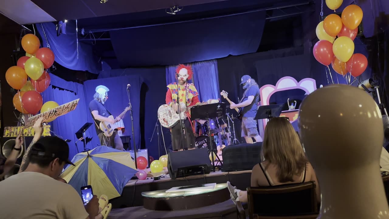 🤡 CHUCKLES KILLJOY 🤡 I'm Scum (IDLES) Live at Duncan Showroom 🤡