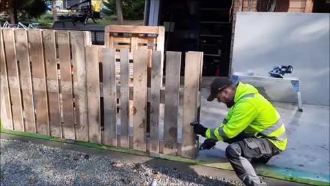 Pallet garage build. Part 1