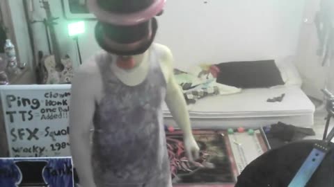 WackyTheClown lends some points to Dellywave
