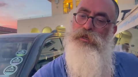 Bondi massacre - Jewish man says ＂Police didn't fire back＂!