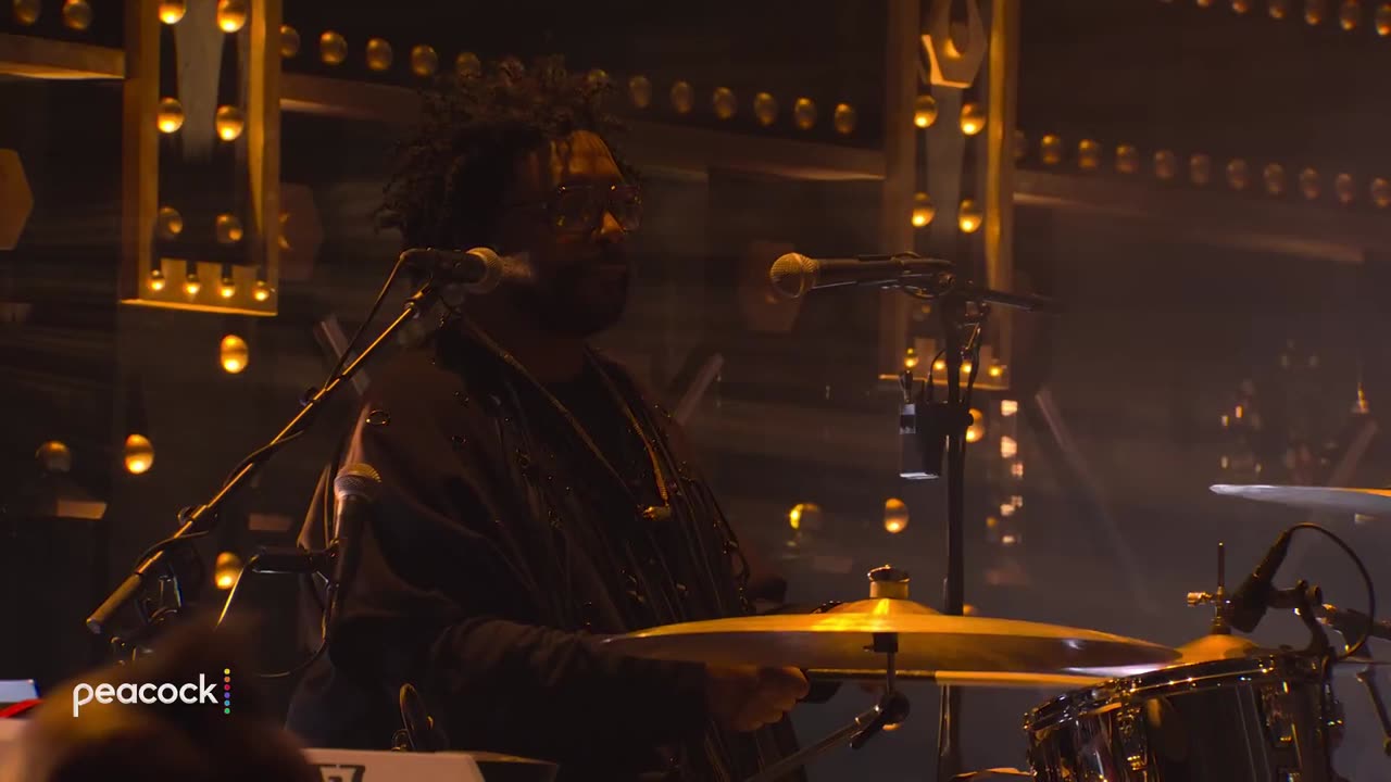 Flowers (with The Roots) - Miley Cyrus (live)