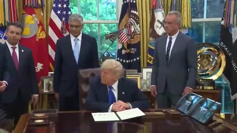 WINNING 🏆 President Trump signs an Executive Order BANNING Dr. Fauci’s ‘Gain..
