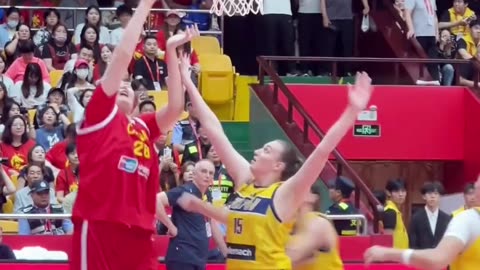 Unstoppable! 🔥 China’s 2.26m Teen Dominates the Court 🏀🇨🇳