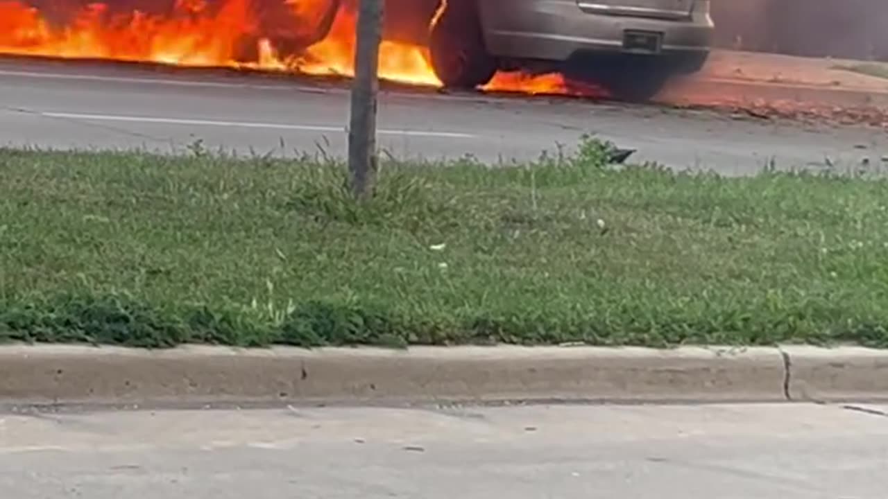 Teen killed in fiery crash after police chase in Milwaukee