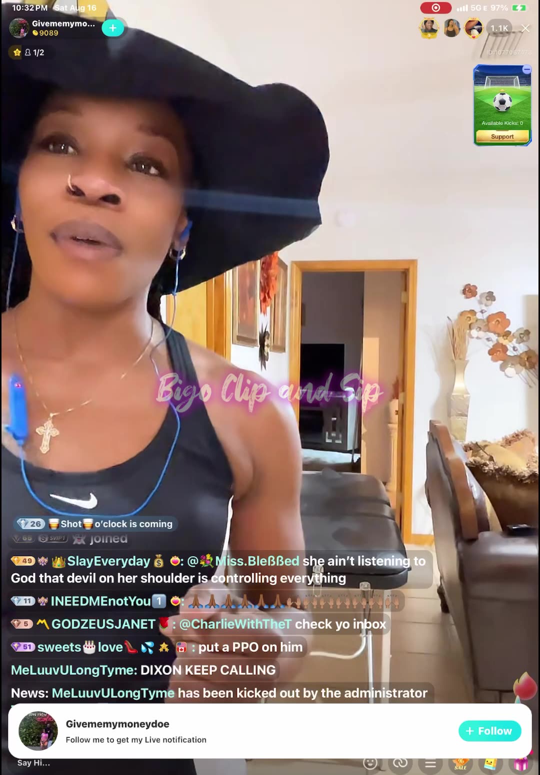 Holly gathers gifts from Citizen takes to curb-mom on the phone 8/16/25 #bigoclipandsip