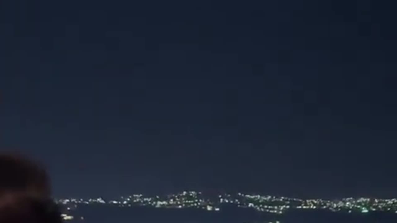İran-İsrail savaşını nargile ve kahve eşliğinde manzaralı tepeden izlemek;