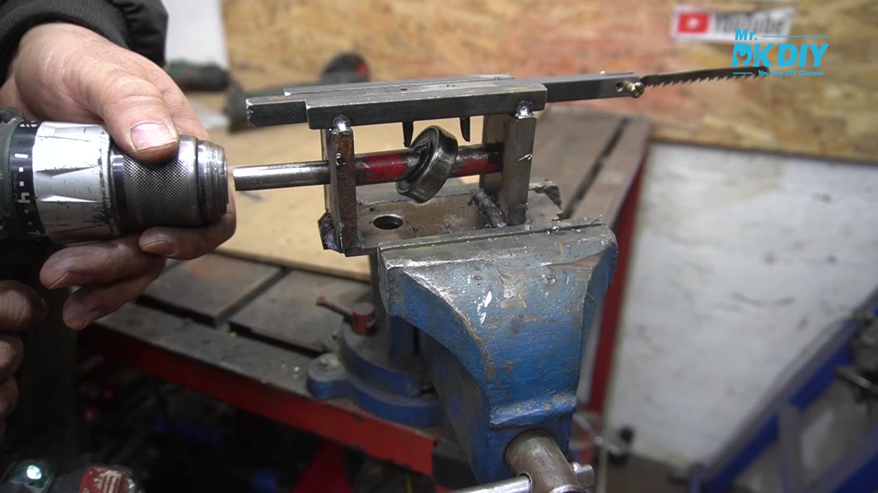 Very satisfying to build Electric Hand Saw Tool for Metal and Wood / DIY