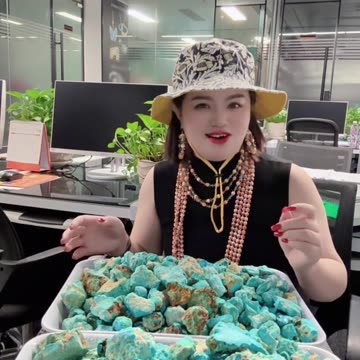 20250803-10 Natural Original Turquoise Rough Bear Earth Vein Green Luster