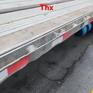 HOW DO I GET THEM OUT #reallifetruckers #truckinlifestyle #truckdriver #ourtruckinglife #trucklife