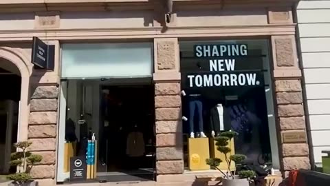 🕷️🏠 Watch This Man Climb Like Spider-Man! | FeedMyCuriosity