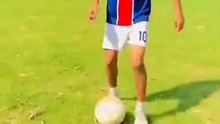 Viral: Easy Football Skills To Beat Defender ❤⚽ ( Jass Batth)