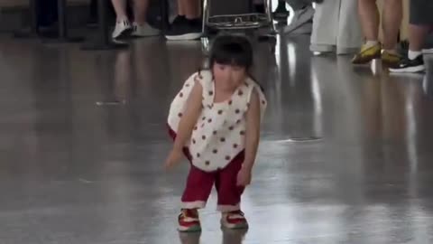 "This Little Star Just Stole the Show! 🌟🌀"#LittleStar 🌟 #PublicPerformance 👏 #GirlPower 💪 #FlipMagic