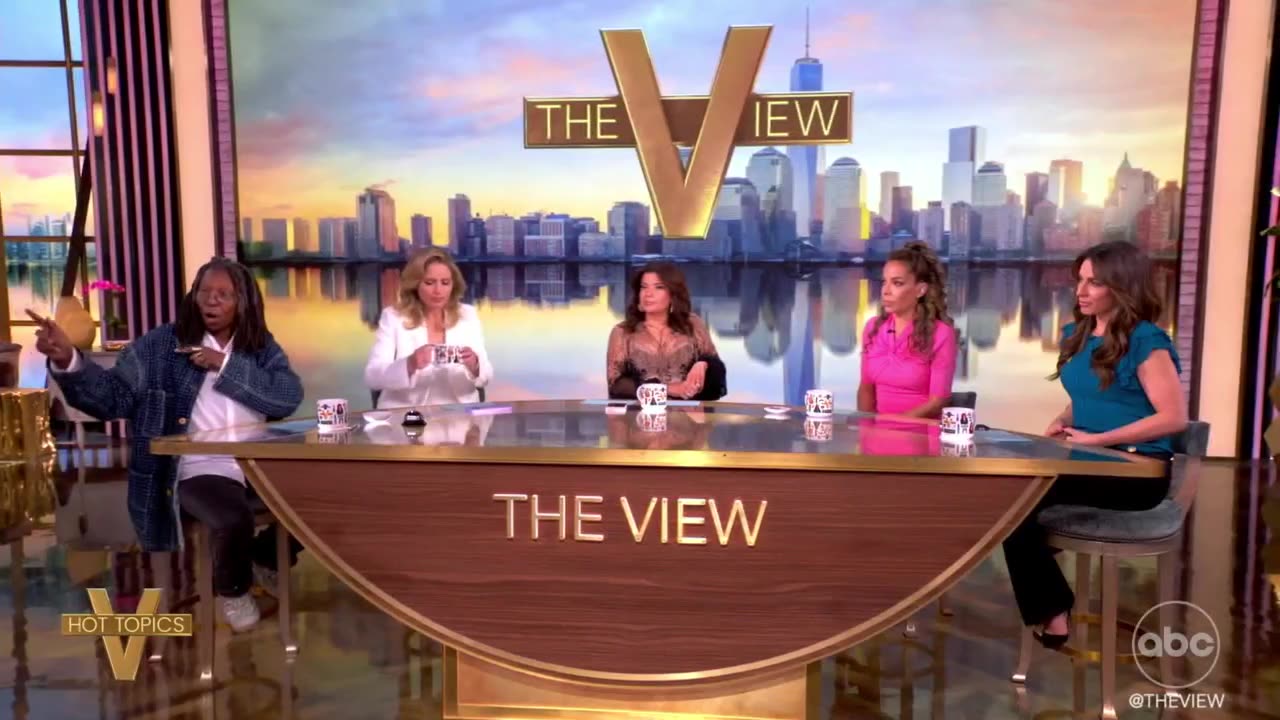 Ex-aide recalls warnings not to take pens from foreign countries as Trump takes plane