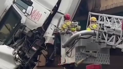 Florida firefighters rescue driver from truck hanging off overpass