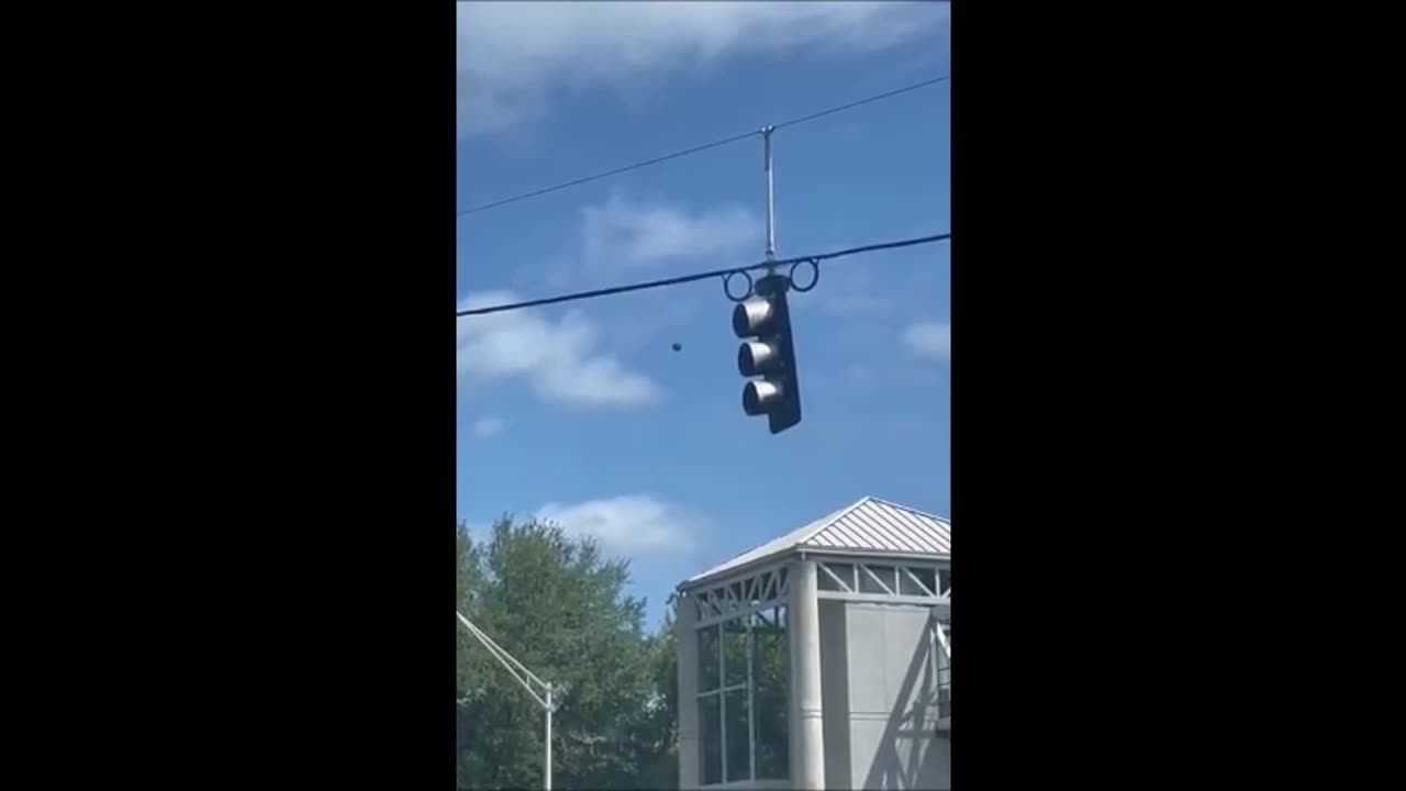 Cet OVNI changeant de forme lumineux bleu vif a été filmé au-dessus du Nouveau-Mexique