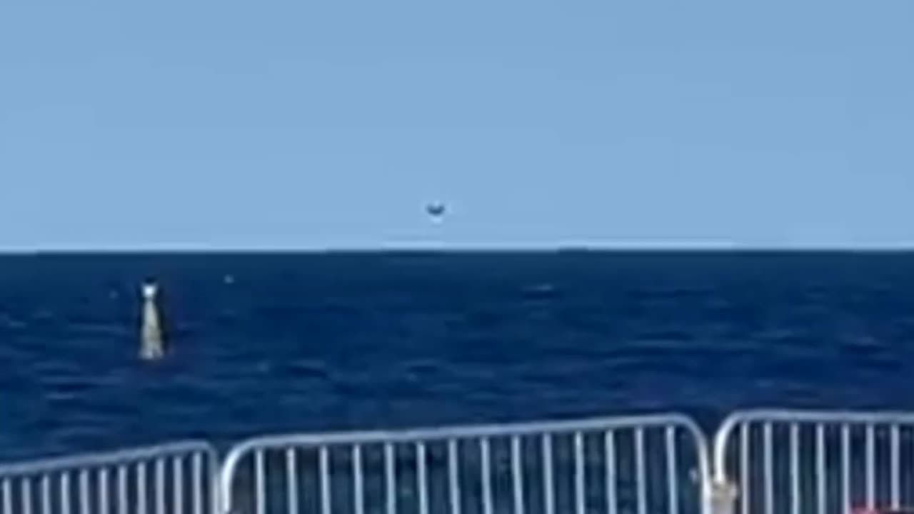 Une alerte OVNI a été émise au large de Barcelone. Un OVNI sphérique géant a été aperçu.