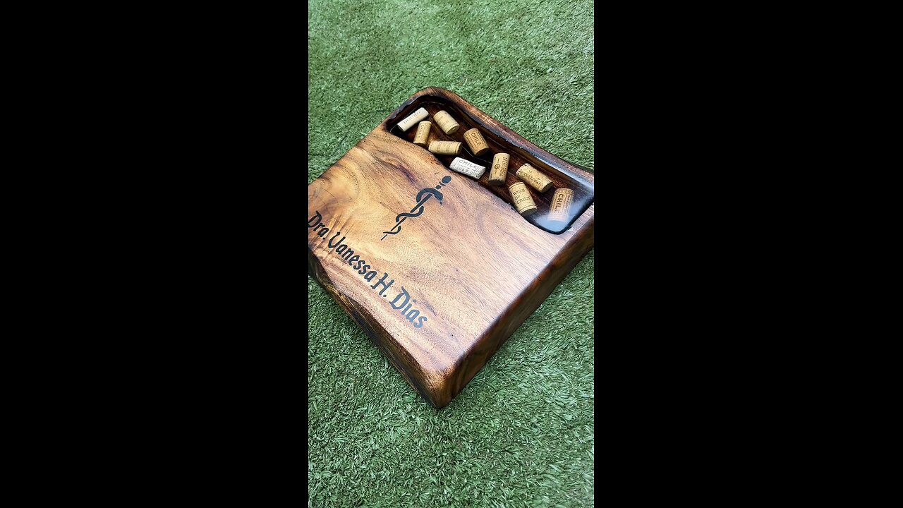 Wine Lovers' Favorite – Serving Board with Corks 💜🍇