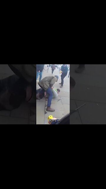 Gang raid phone store as police lay in wait - Chippenham, Wiltshire, England