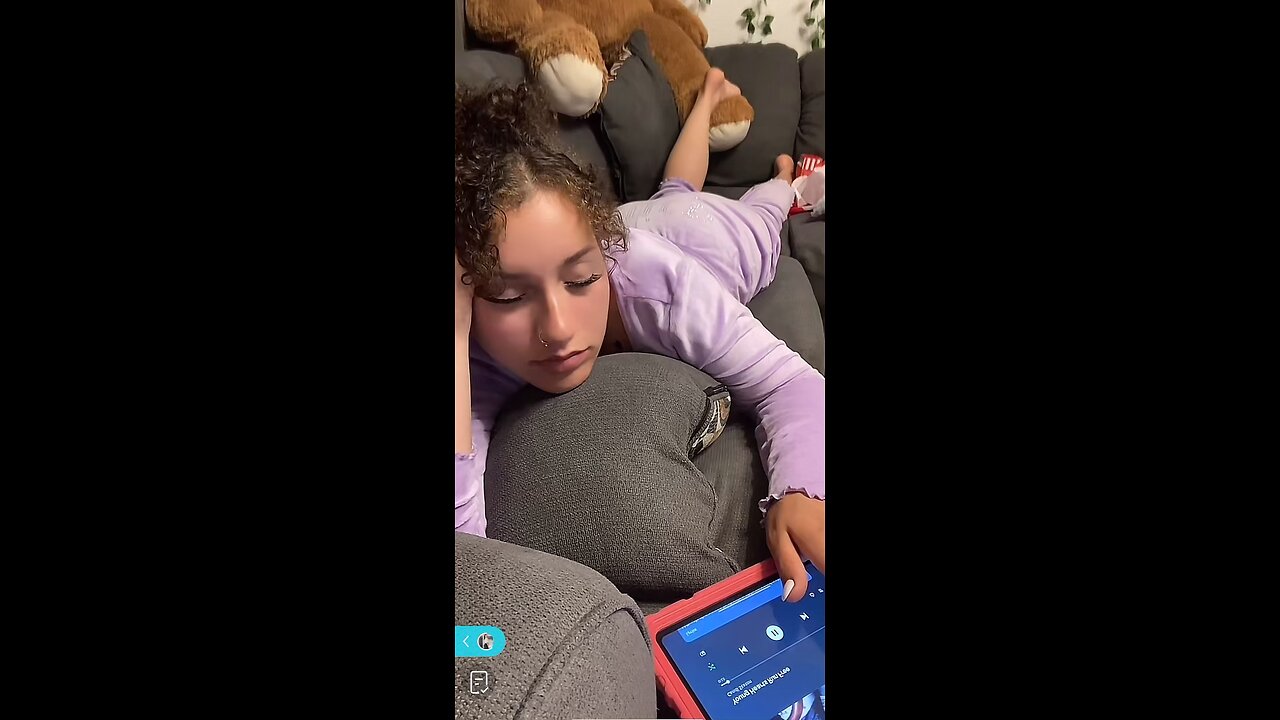 Jada is Relaxed 👑 💜💜👣