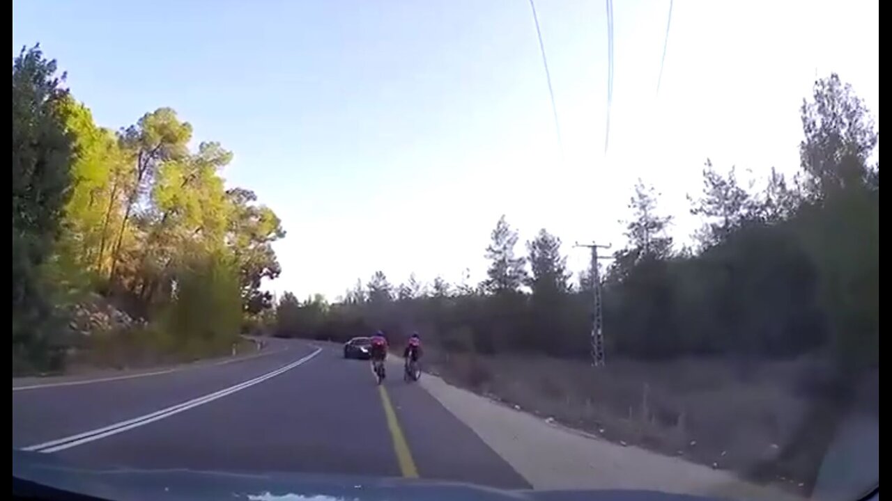 Oncoming car loses control, heads straight for 2 bicyclists, dashcam