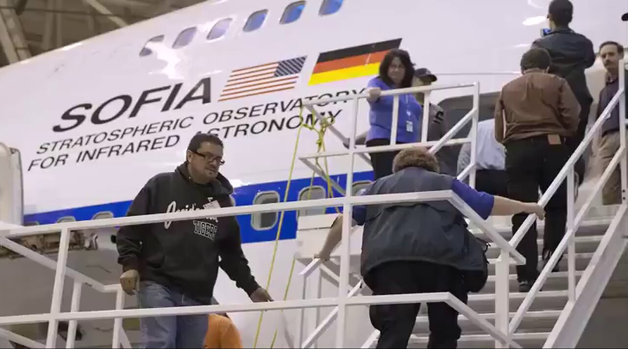 The Hubble Telescope is A Boeing 747 and HTS's Pictures Are Forged "ofc"