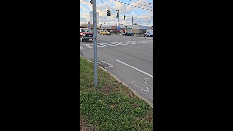 Joseph Martelli Niagara Falls, NY 2 Cars through the red light Niagara Falls Blvd 10.20.25