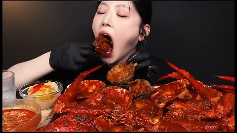 Spicy king crab, lobster, prawns, abalone and scallops Seafood master!