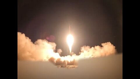 Co najmniej sześć irańskich rakiet uderzyło w bazę USA w Katarze, informuje IRIB.